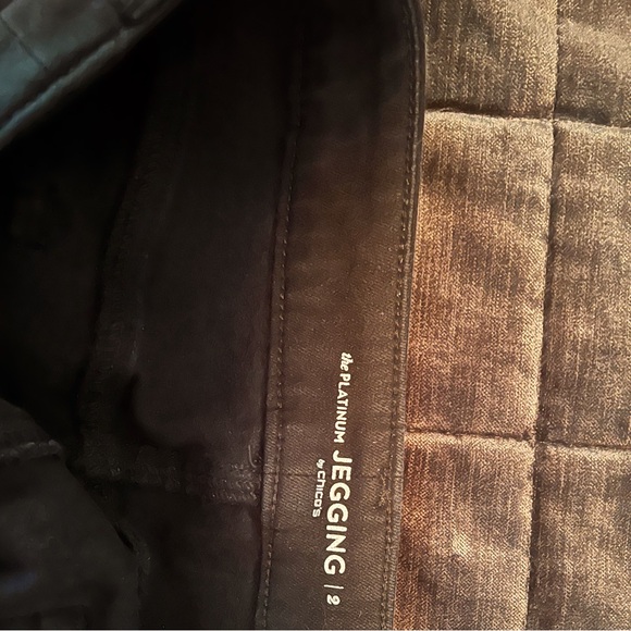 Chico’s famous platinum Jegging in size 2 (regular 14) in excellent condition - Picture 2 of 3